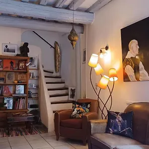 https://maison-de-charme-avec-cour-proche-rue-des-teinturiers.fr-provencehotel.com